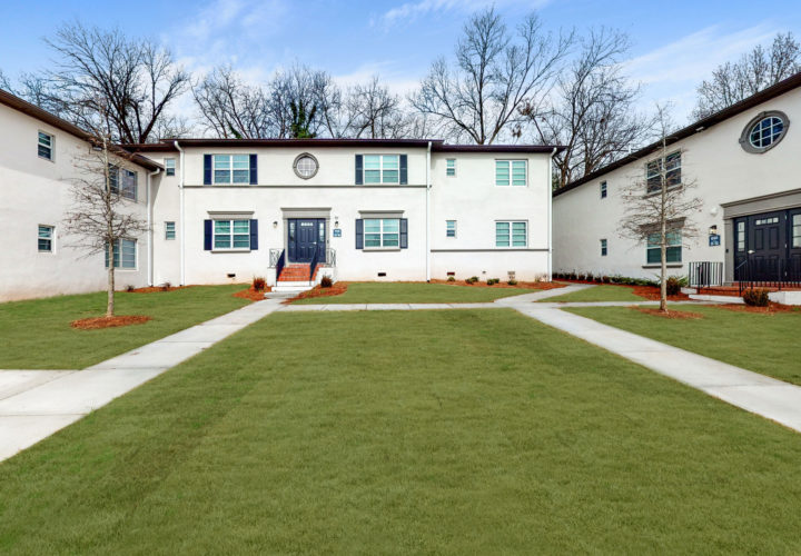 courtyard at Capitol View Manor apartments in Atlanta GA